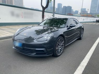 Porsche Panamera 2018, фото 1