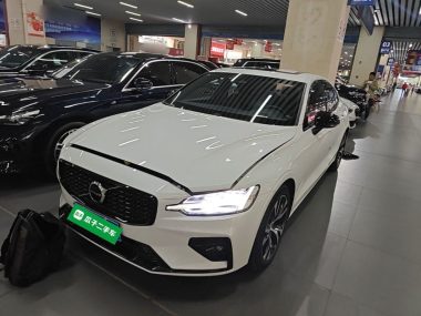 Volvo S60 2024, фото 1