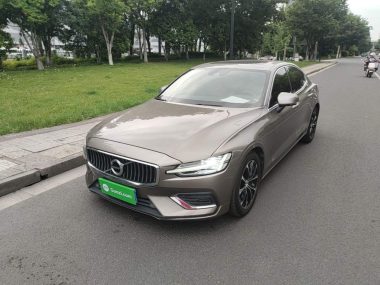 Volvo S60 2022, фото 1