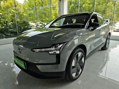 Volvo EX30 2026, фото 1