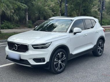 Volvo XC40 2021, фото 1