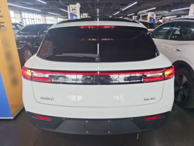 AITO M5 EREV RWD Standard Edition — фото 3