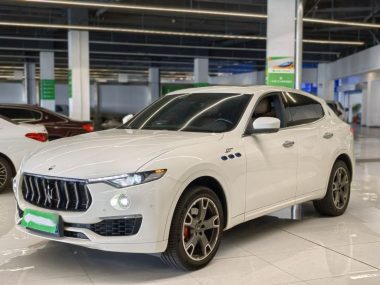 Maserati Levante 2022, фото 1