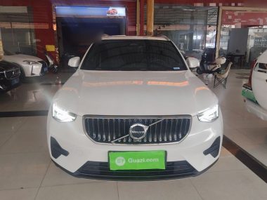 Volvo XC40 B3 — фото 2