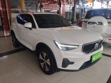 Volvo XC40 B3 — фото 3
