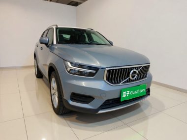 Volvo XC40 T4 — фото 3