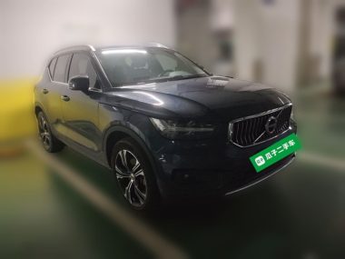 Volvo XC40 T4 — фото 3