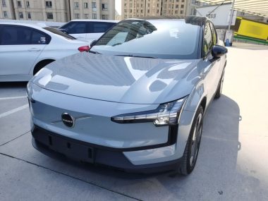 Volvo EX30 2024, фото 1