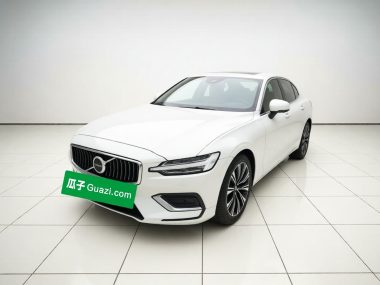 Volvo S60 2023, фото 1