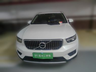 Volvo XC40 T4 — фото 2