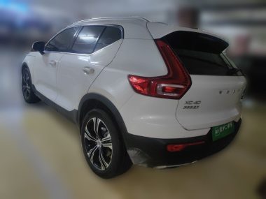 Volvo XC40 T4 — фото 4
