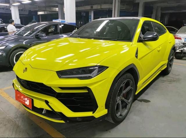 Lamborghini Urus 4.0T V8