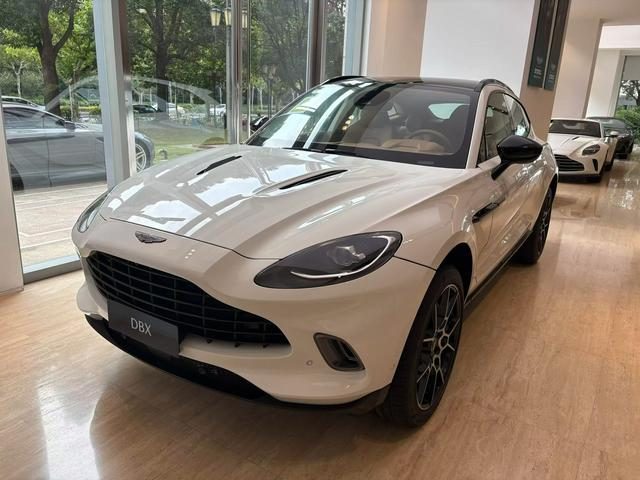 Aston Martin DBX 4.0T V8