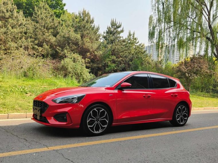 Ford Focus EcoBoost 180 ST Line