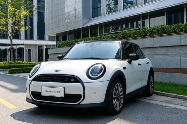 MINI MINI 1.5T COOPER 5-door Classic Line