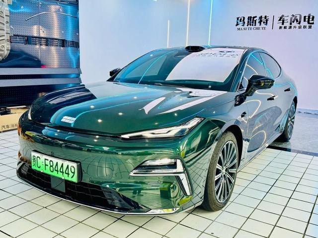 Geely Galaxy Xingyao 8 PHEV 130km EM-P Explorer Edition