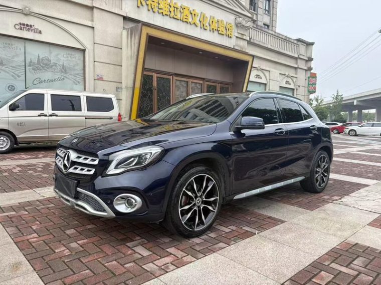 Mercedes-Benz GLA 220 4MATIC