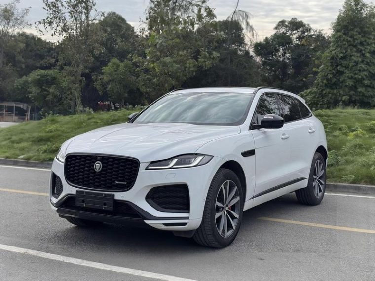 Jaguar F-PACE P250 R-Dynamic SE