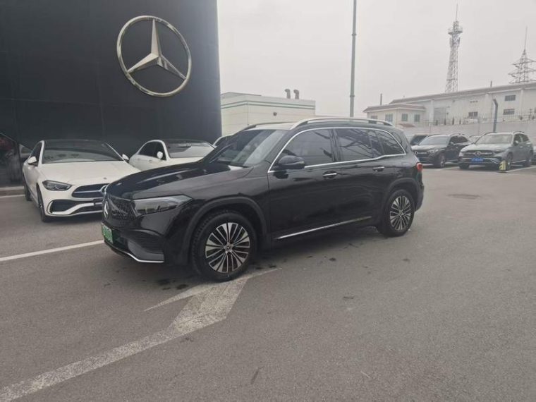 Mercedes-Benz EQB 260