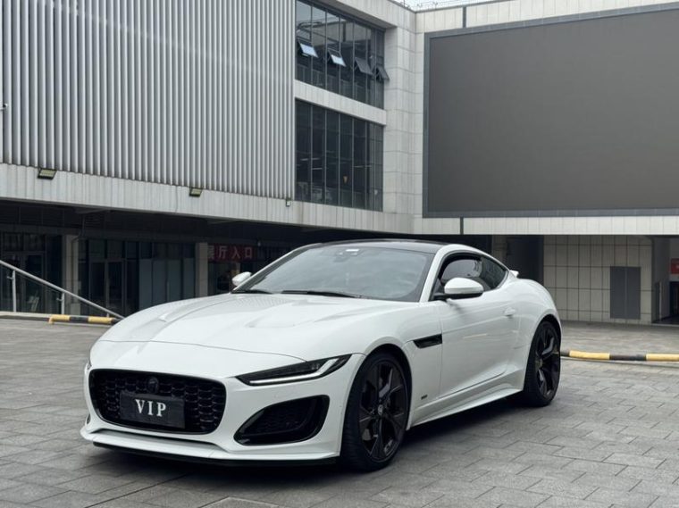 Jaguar F-TYPE P300 75