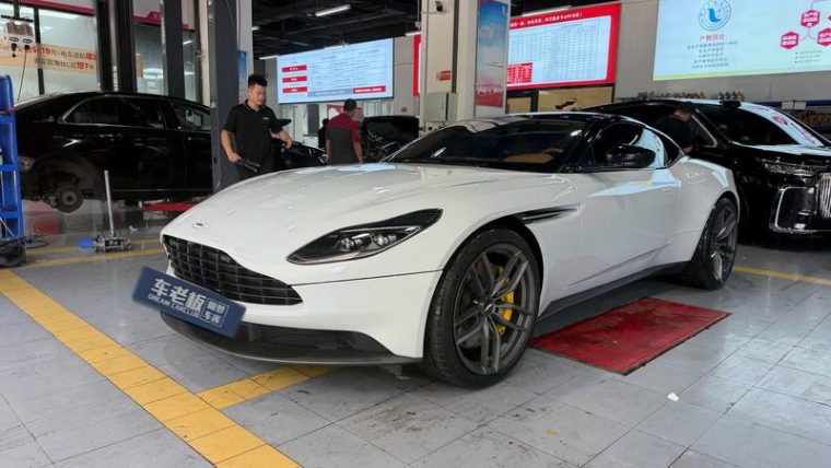 Aston Martin DB11 4.0T V8 Coupe
