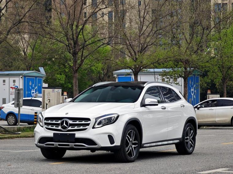 Mercedes-Benz GLA 200 Fashion