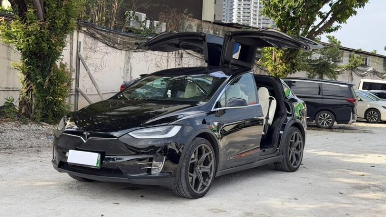 Tesla Model X 75D
