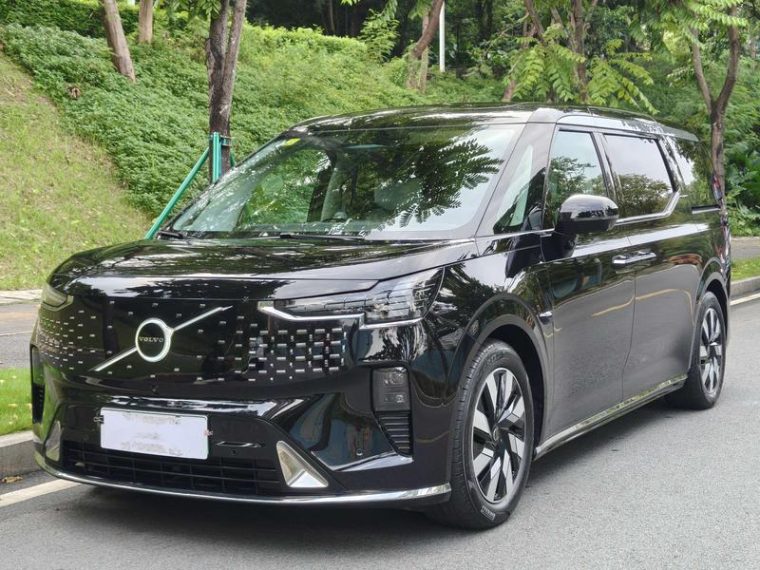 Volvo EM90 Ultra