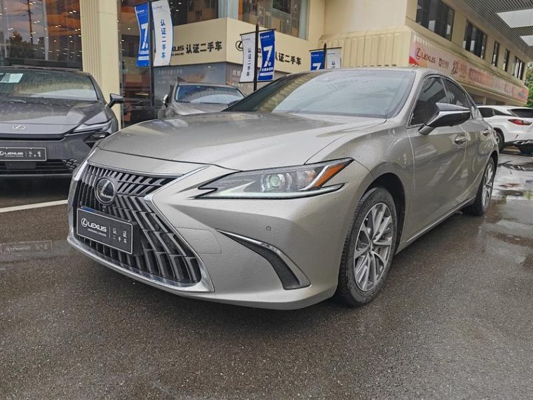 Lexus ES 300h Excellence