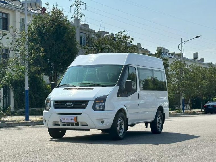Ford New Transit 2.2T 6 V