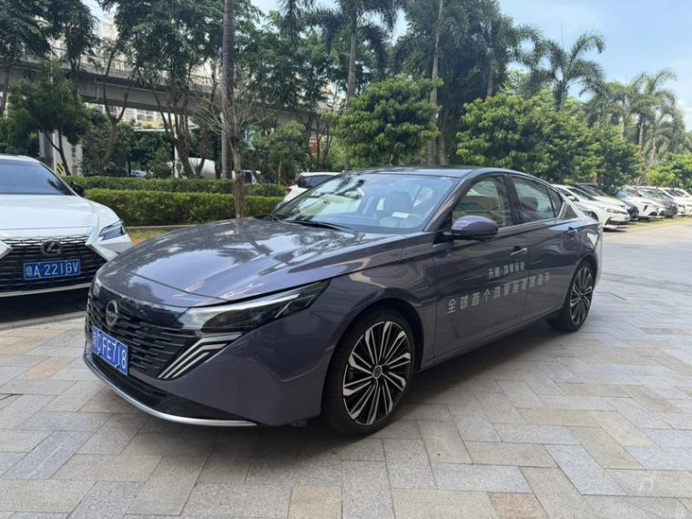 Nissan Teana 2.0T