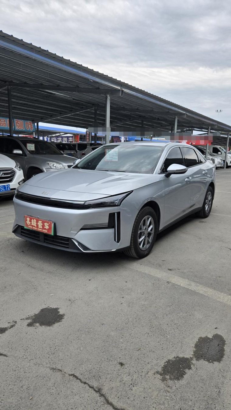 Geely Galaxy L6 1.5 EM-i DHT 60KM