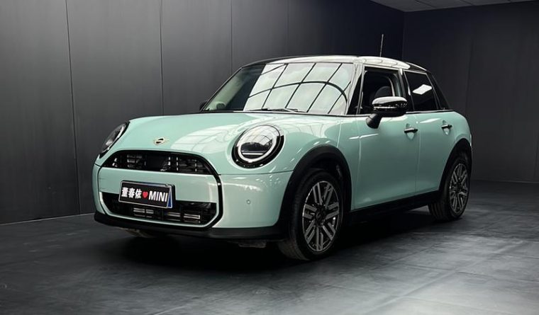 MINI MINI 1.5T COOPER 5-door Classic Line