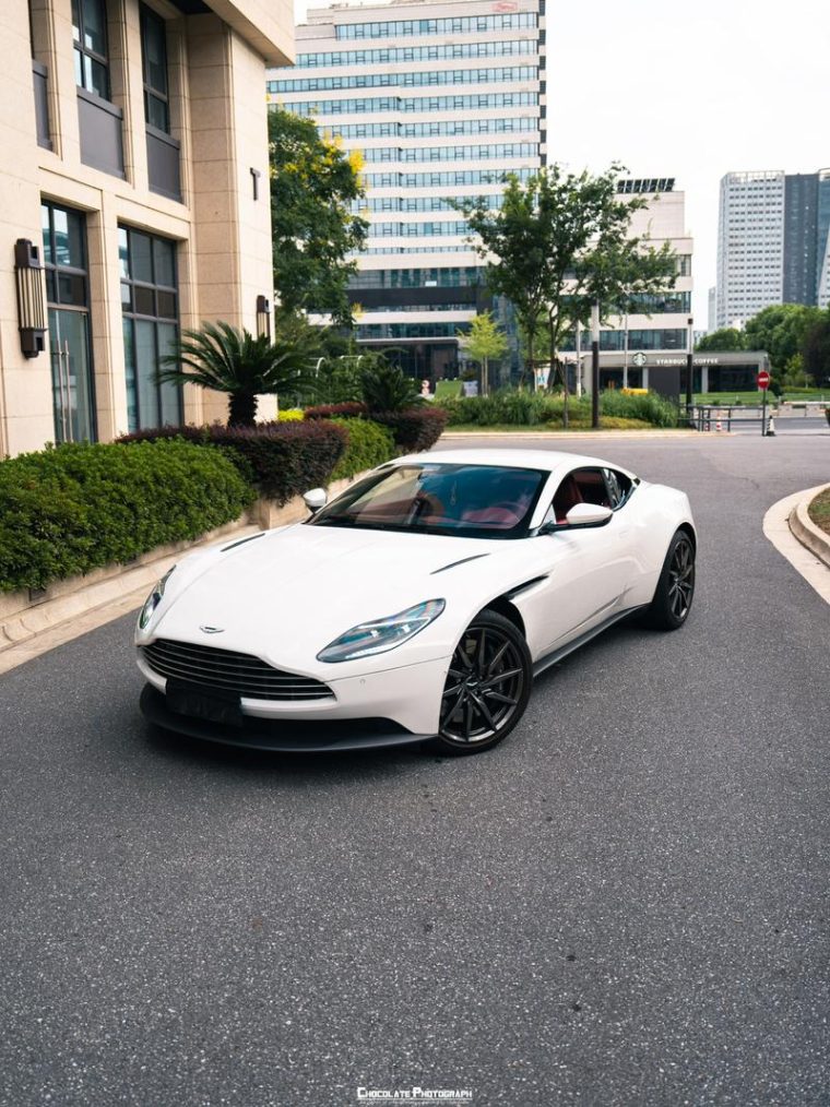 Aston Martin DB11 4.0T V8 Coupe
