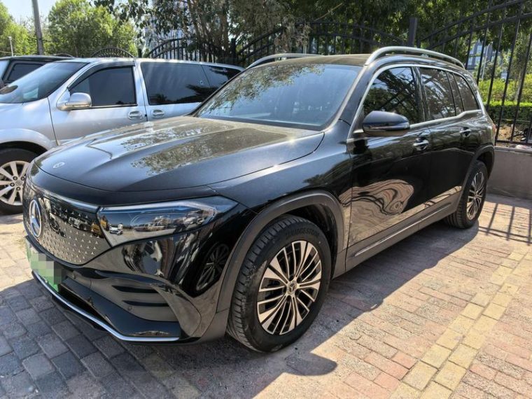 Mercedes-Benz EQB 260