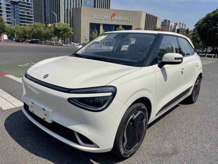 Dongfeng eπ 01 330Ultra