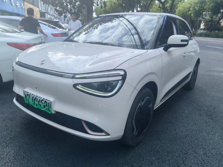 Dongfeng eπ 01 330Plus +