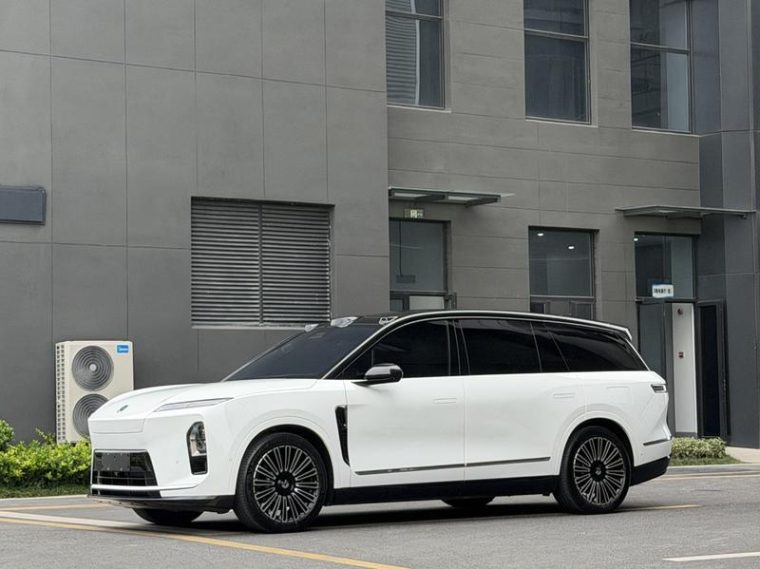 NIO ES8 6-seat Executive Luxury