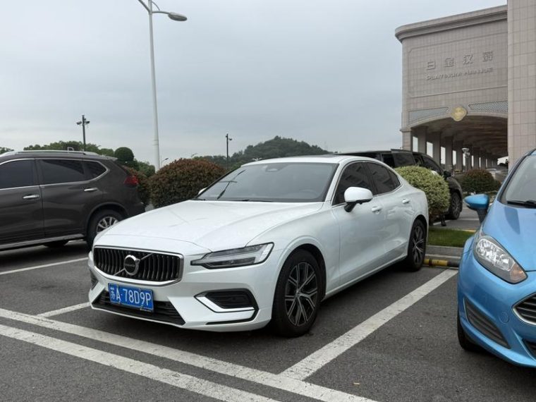 Volvo S60 B4