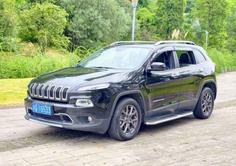 Jeep Cherokee 2.0L