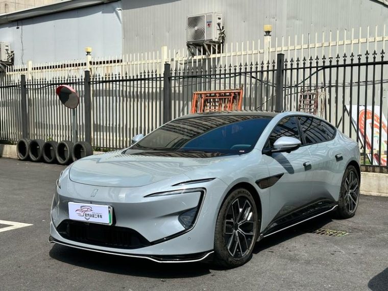 Avatr 12 Ultra 4WD EV