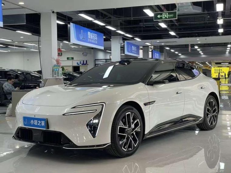 Avatr 06 Ultra 4WD EV