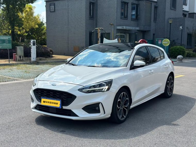 Ford Focus EcoBoost 180 ST Line