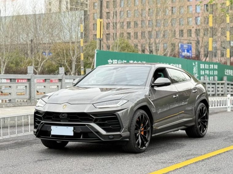Lamborghini Urus 4.0T V8