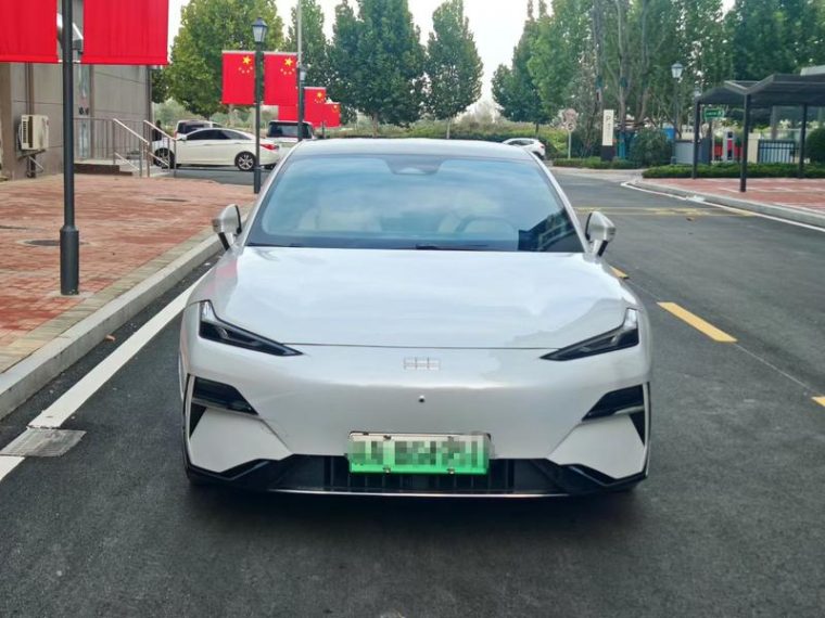 Geely Galaxy E8 665km