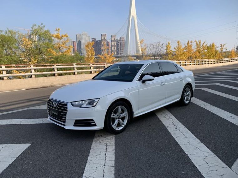 Audi A4L 30 TFSI