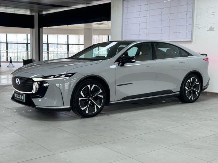 Mazda EZ-6 200