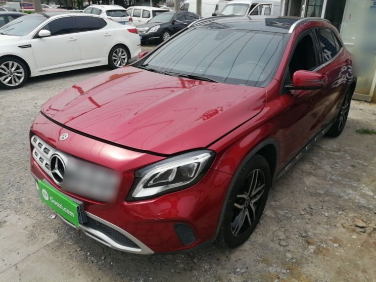Mercedes-Benz GLA 200