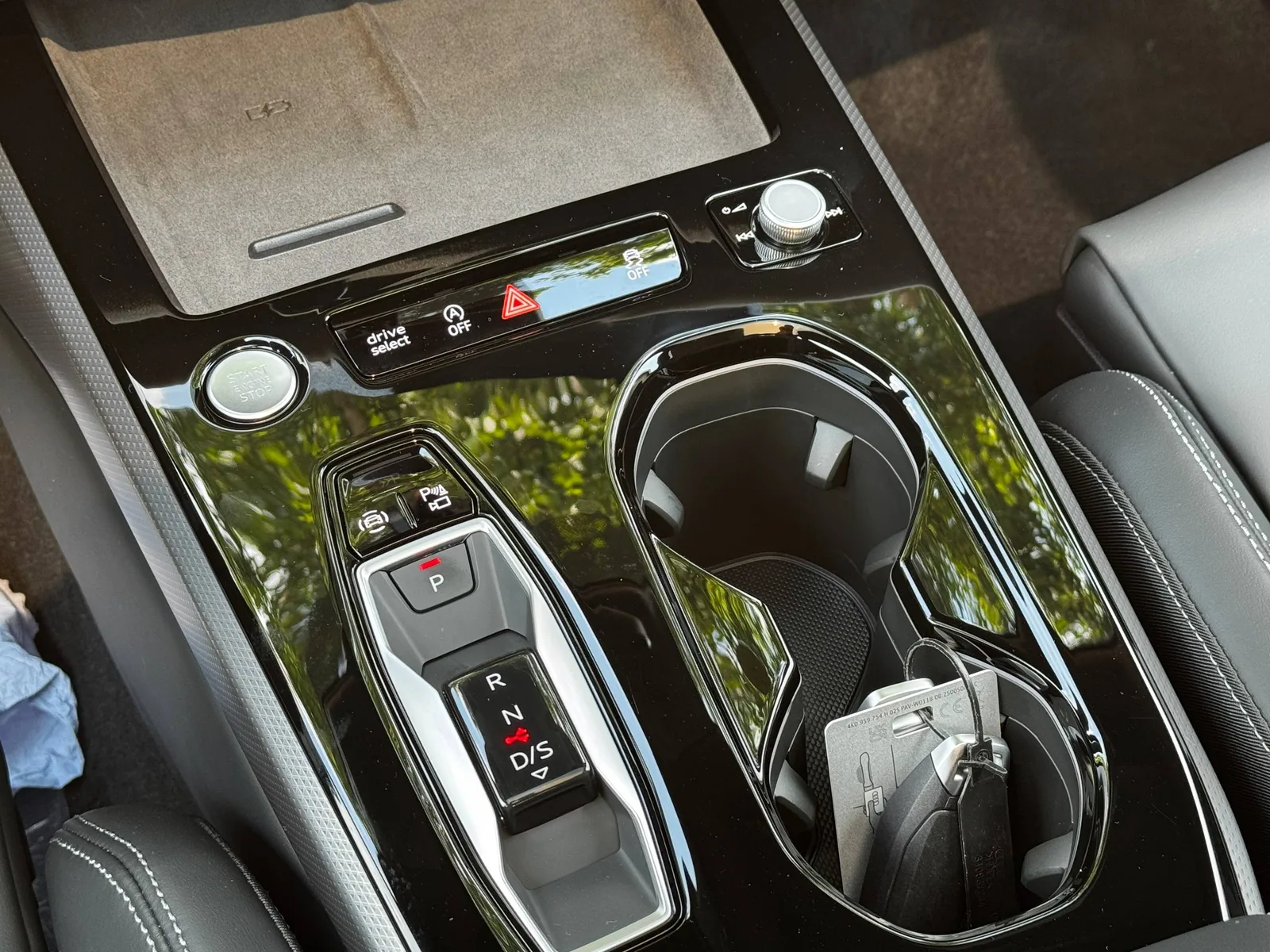 Audi A5L 2026 — центральная консоль и селектор