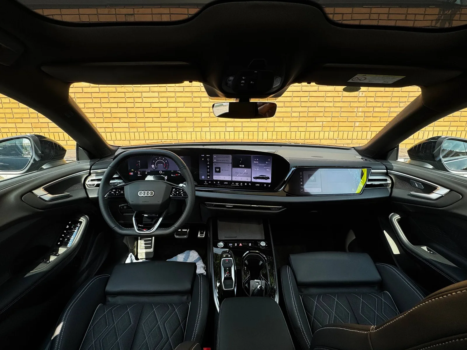 Audi A5L 2026 — цифровой кокпит и панорамные экраны
